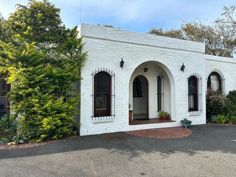 5 Bedroom Property for Sale in Bergvliet Western Cape